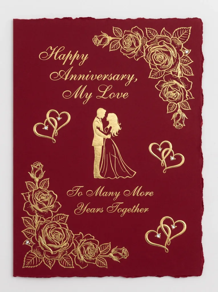 Romantische Jubiläumskarte: elegante goldene Herzen und Rosen, tiefes Rot, feine Schreibschrift, Hochformat.